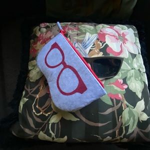 FELT SUNGLASS POUCH